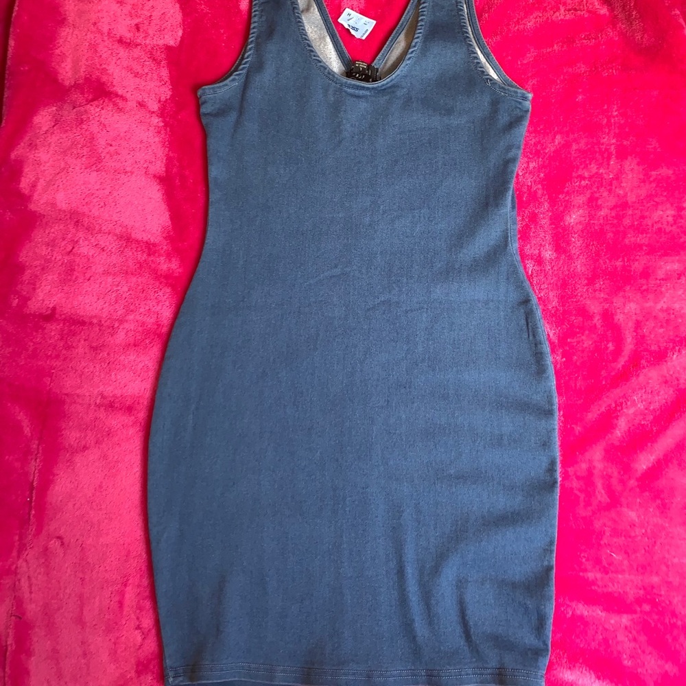 Iris ,Zipper detail, Denim dress. - Picture 4 of 10